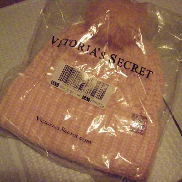 Victoria's Secret Cozy Cable-Knit Pom Beanie Ballerina Pink NWT - Picture 14 of 15